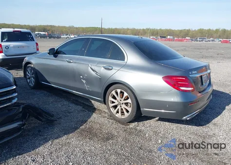 2017 Mercedes-Benz E 300 4Matic z USA, uszkodzony, nr VIN WDDZF4KB2HA228511